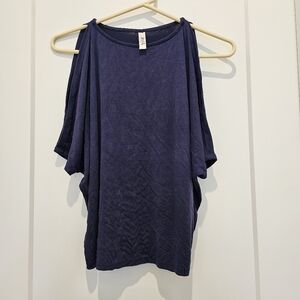 Jolie open arm shirt